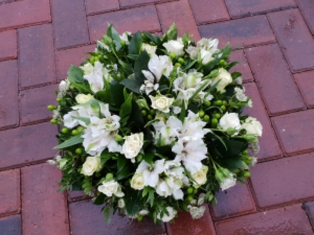 White and green posy